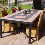 Robuuste smeedijzeren tafel.